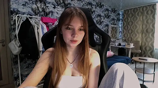Snapshot of Princess_Mira chatting on July 28, 8:32 am Princess Mira online show from July 28, 8:32 am