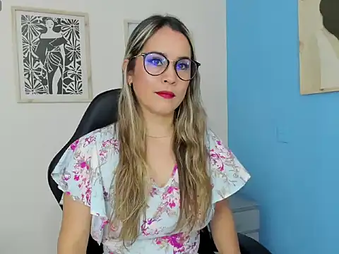 Snapshot of sugar_milff chatting on June 19, 12:31 pm sugar milff online show from June 19, 12:31 pm
