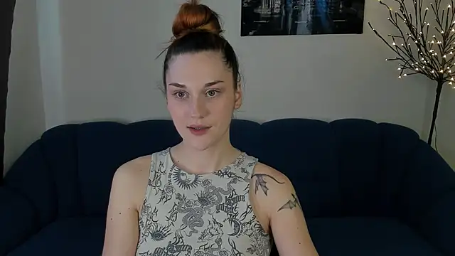 elani lune online show from June 20, 9:23 am