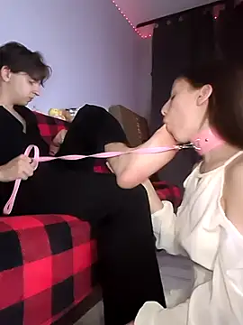 HoneyraFeet online show from April 21, 9:50 pm