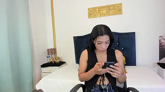 Snapshot of AmberKayleigh chatting on June 20, 4:43 pm AmberKayleigh online show from June 20, 4:43 pm