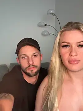 SexyCouple1910 online show from April 29, 7:20 pm