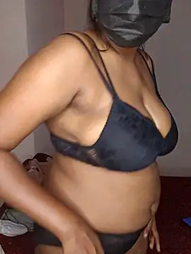 brownbeautyAnu0 online show from April 18, 7:07 pm