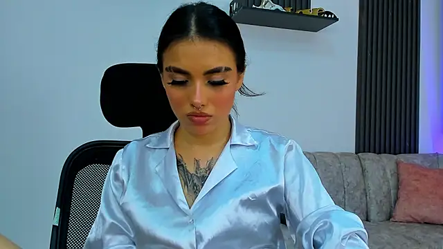 Snapshot of isabella_hv chatting on July 14, 2:05 am isabella hv online show from July 14, 2:05 am