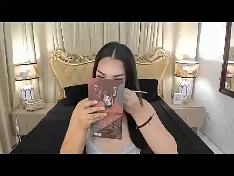 Snapshot of OliviaRoxy chatting on May 7, 5:02 am OliviaRoxy online show from May 7, 5:02 am