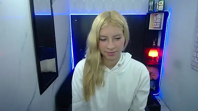 Snapshot of nancy_blonde chatting on June 19, 1:48 pm nancy blonde online show from June 19, 1:48 pm