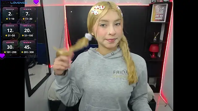 Snapshot of nancy_blonde chatting on July 1, 12:51 pm nancy blonde online show from July 1, 12:51 pm