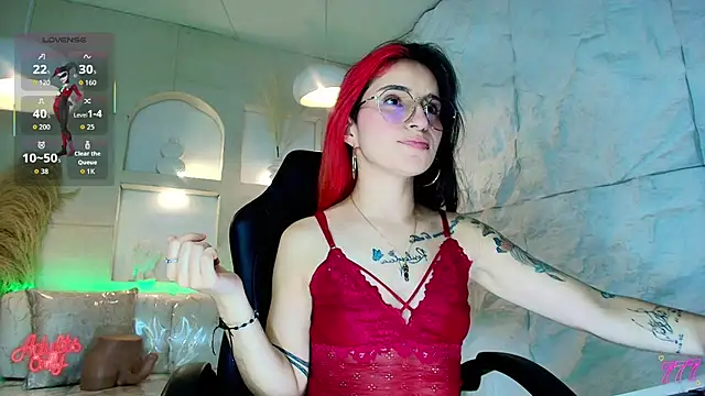Snapshot of Moon_Red_r chatting on April 20, 7:48 pm Moon Red r online show from April 20, 7:48 pm