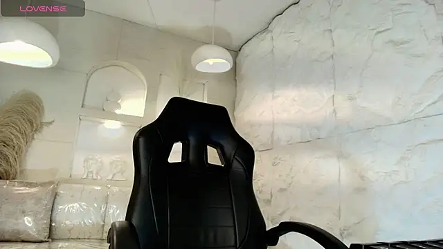 Snapshot of Moon_Red_r chatting on April 25, 7:33 pm Moon Red r online show from April 25, 7:33 pm