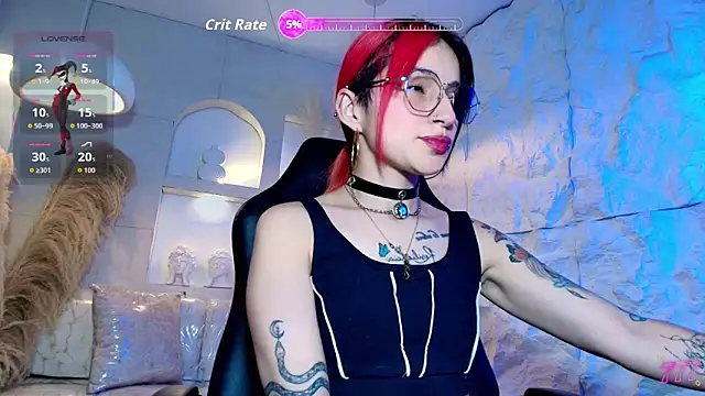 Snapshot of Moon_Red_r chatting on May 1, 8:02 pm Moon Red r online show from May 1, 8:02 pm