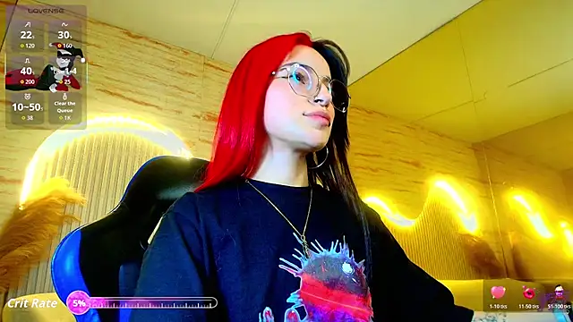 Snapshot of Moon_Red_r chatting on May 25, 7:42 pm Moon Red r online show from May 25, 7:42 pm