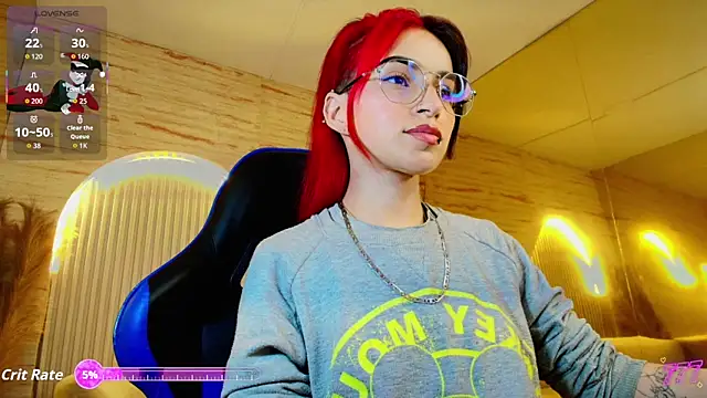 Snapshot of Moon_Red_r chatting on June 8, 12:38 pm Moon Red r online show from June 8, 12:38 pm