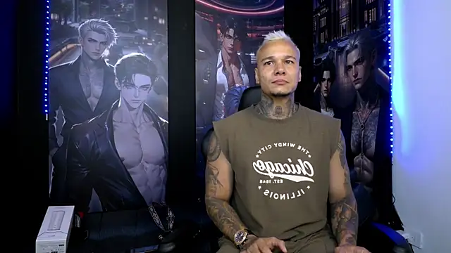 Snapshot of damian_becker chatting on May 28, 10:29 pm damian becker online show from May 28, 10:29 pm