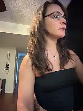 Snapshot of BaileyMFox chatting on July 28, 11:04 pm BaileyMFox online show from July 28, 11:04 pm