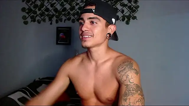 Snapshot of Kizameee_ chatting on April 18, 11:49 pm Kizameee online show from April 18, 11:49 pm