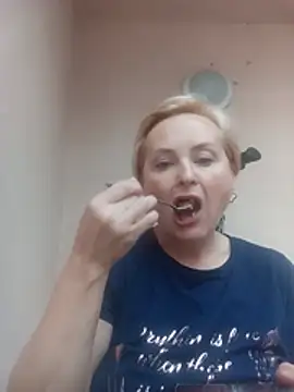 Snapshot of Svetlysvet chatting on June 27, 3:44 am Svetlysvet online show from June 27, 3:44 am