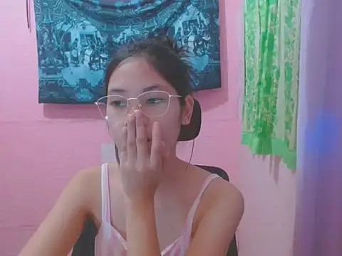 Snapshot of Sweetsexylady19 chatting on July 7, 6:47 am Sweetsexylady19 online show from July 7, 6:47 am