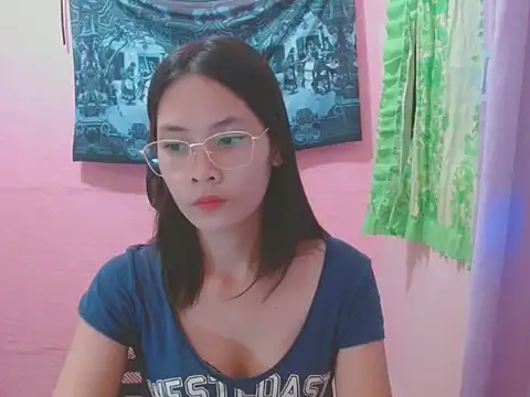 Snapshot of Sweetsexylady19 chatting on July 10, 6:17 am Sweetsexylady19 online show from July 10, 6:17 am