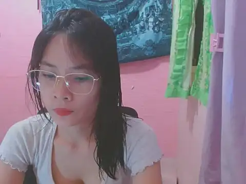 Snapshot of Sweetsexylady19 chatting on July 14, 6:18 am Sweetsexylady19 online show from July 14, 6:18 am