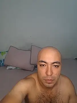 Snapshot of Angel_Iron69 chatting on May 2, 4:39 am Angel Iron69 online show from May 2, 4:39 am