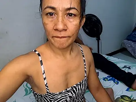 Snapshot of Angel_Iron69 chatting on May 13, 3:53 pm Angel Iron69 online show from May 13, 3:53 pm