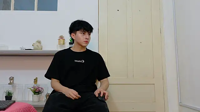 Snapshot of LunayDream chatting on June 12, 11:53 am LunayDream online show from June 12, 11:53 am