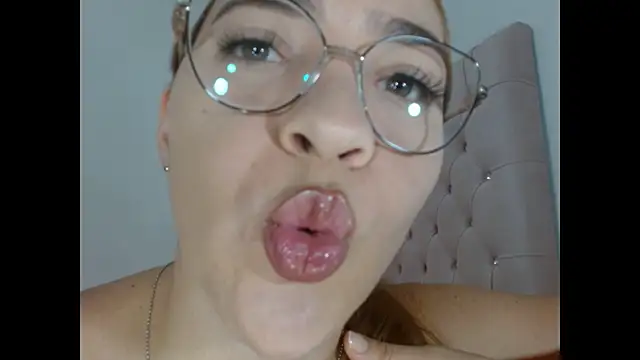 dulce melocoton online show from May 3, 12:05 am