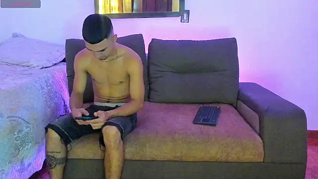 Snapshot of Teo_Rave chatting on May 7, 4:45 pm Teo Rave online show from May 7, 4:45 pm