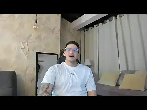 Snapshot of RONNY_COLTON chatting on April 25, 1:08 am RONNY COLTON online show from April 25, 1:08 am