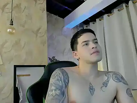Snapshot of RONNY_COLTON chatting on April 25, 11:57 pm RONNY COLTON online show from April 25, 11:57 pm