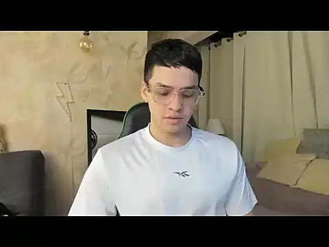 Snapshot of RONNY_COLTON chatting on April 28, 1:04 am RONNY COLTON online show from April 28, 1:04 am