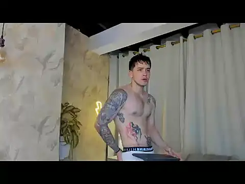 Snapshot of RONNY_COLTON chatting on May 7, 11:43 pm RONNY COLTON online show from May 7, 11:43 pm