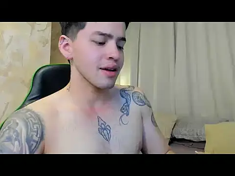 Snapshot of RONNY_COLTON chatting on May 10, 10:37 pm RONNY COLTON online show from May 10, 10:37 pm