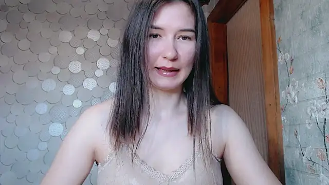 Kimberley Gillian online show from May 12, 4:42 am