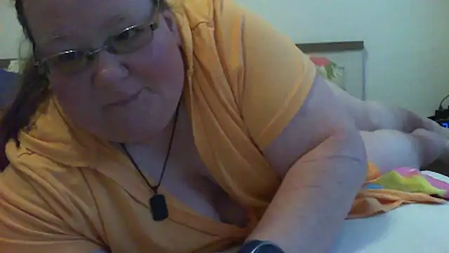 NicciundHerr online show from April 19, 7:27 pm