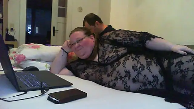 NicciundHerr online show from April 20, 6:09 pm