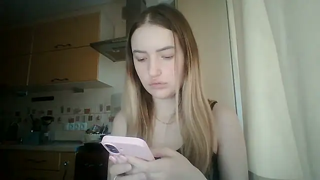 Snapshot of Lisanta chatting on June 3, 9:23 am Lisanta online show from June 3, 9:23 am