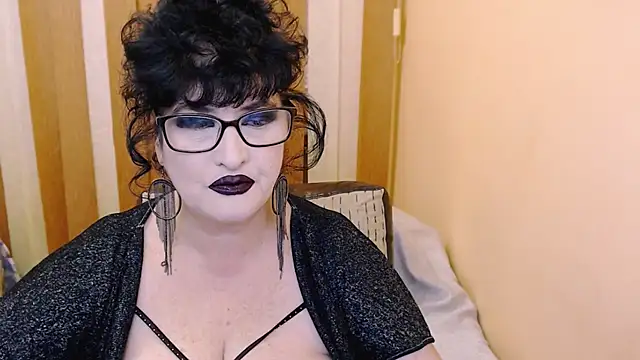 Snapshot of QuuenOfSin chatting on December 12, 5:15 pm QuuenOfSin online show from December 12, 5:15 pm