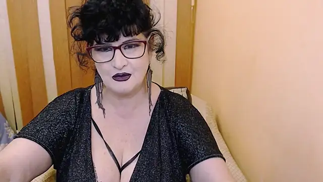 Snapshot of QuuenOfSin chatting on February 2, 2:17 am QuuenOfSin online show from February 2, 2:17 am