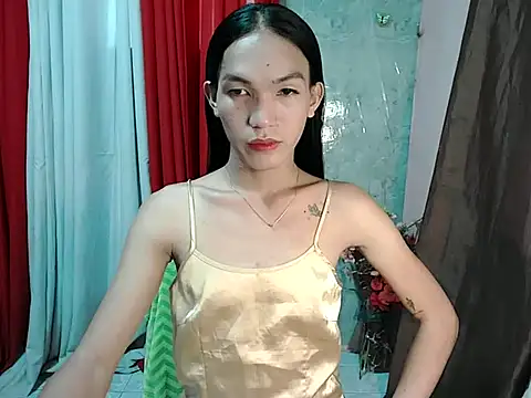 Snapshot of urnaughty_kim chatting on May 8, 5:02 am urnaughty kim online show from May 8, 5:02 am