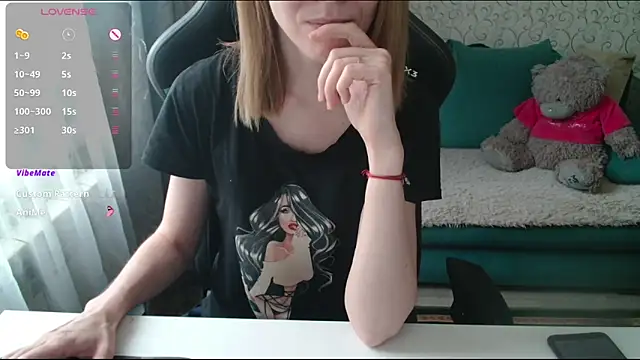  AlliceCullen  online show from April 28, 3:39 pm