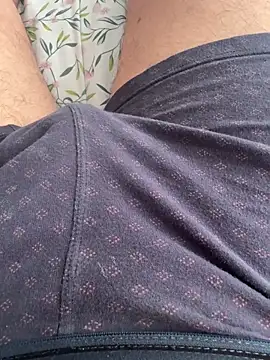 Snapshot of juliomfar69 chatting on June 4, 3:40 pm juliomfar69 online show from June 4, 3:40 pm
