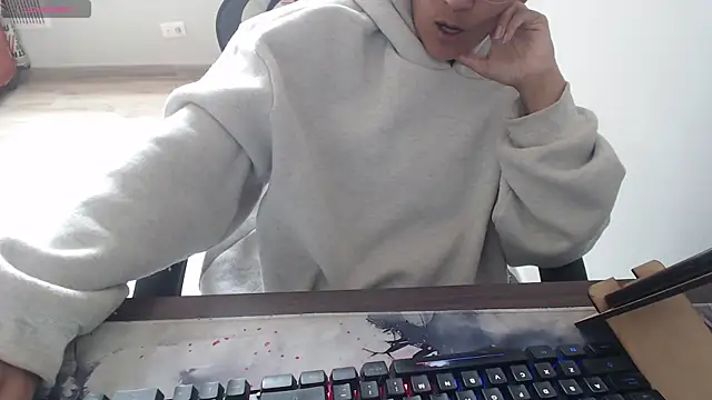 Snapshot of Melissaleehot chatting on June 2, 6:21 pm Melissaleehot online show from June 2, 6:21 pm