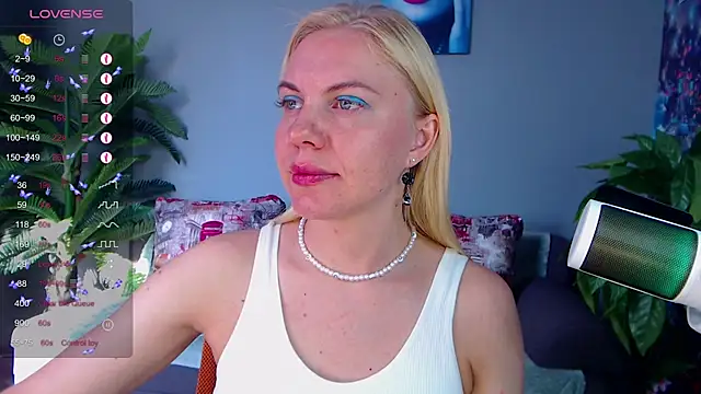 Snapshot of FromRussia chatting on June 24, 1:37 am FromRussia online show from June 24, 1:37 am