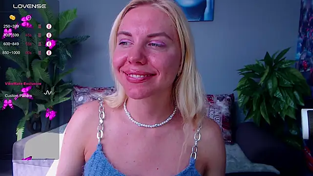 Snapshot of FromRussia chatting on July 6, 2:19 am FromRussia online show from July 6, 2:19 am