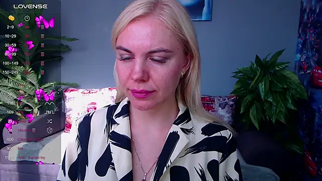 Snapshot of FromRussia chatting on July 20, 1:20 am FromRussia online show from July 20, 1:20 am