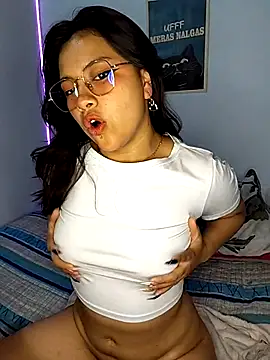 Snapshot of _Juno chatting on May 15, 9:11 pm Juno online show from May 15, 9:11 pm