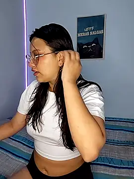 Snapshot of _Juno chatting on May 16, 12:59 pm Juno online show from May 16, 12:59 pm