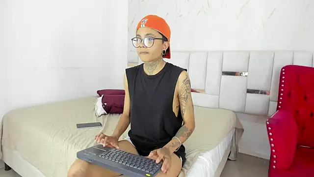 Snapshot of Antony_D_ossa chatting on May 19, 1:56 am Antony D ossa online show from May 19, 1:56 am