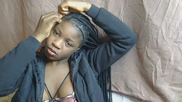 Snapshot of julianaa19 chatting on May 14, 2:18 am julianaa19 online show from May 14, 2:18 am